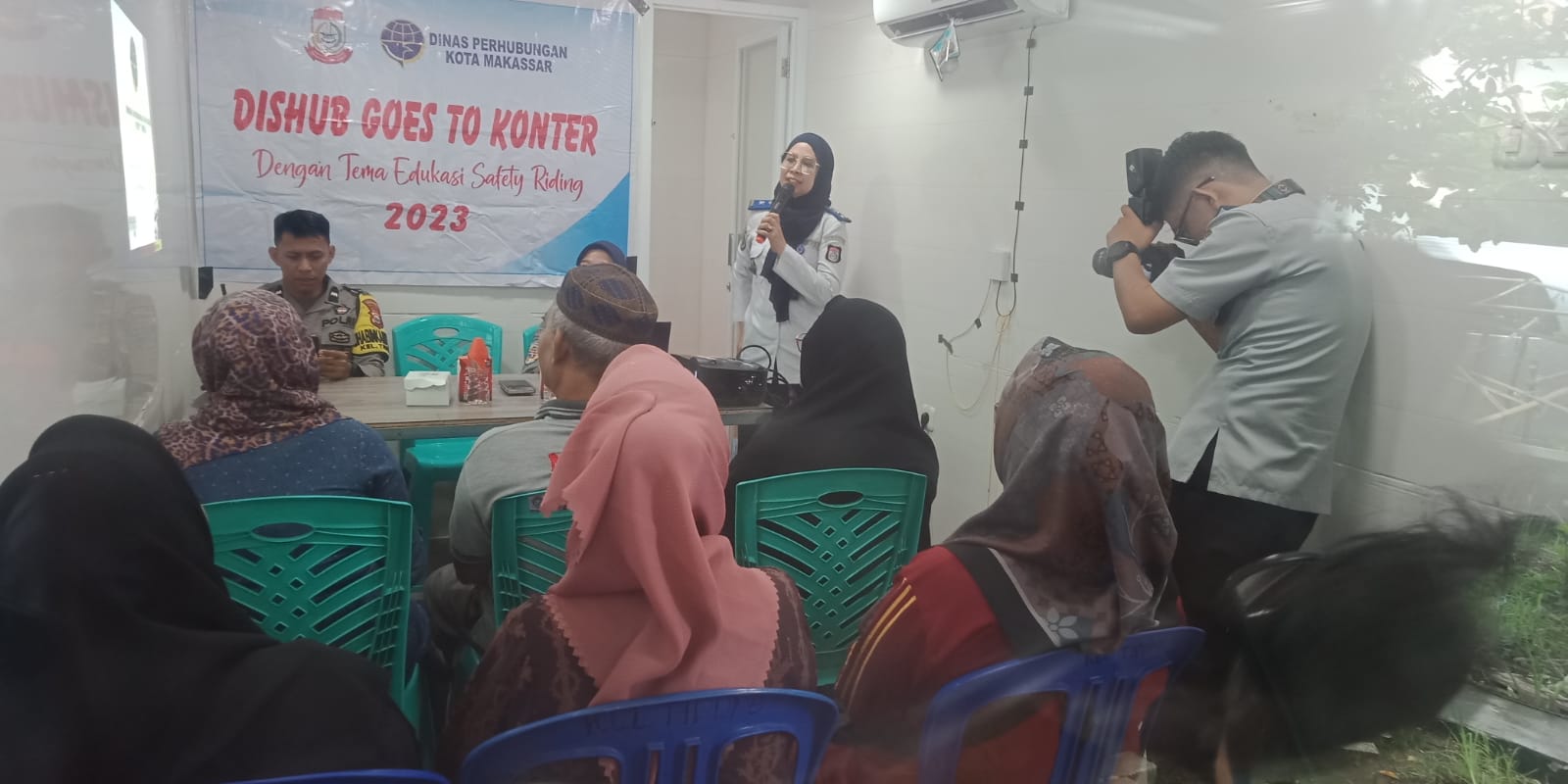 Penunjang Foto Kegiatan  di Kontener bersama Dinas Perhubungan Kota Makassar  Dengan  Tema Edukasi Safety Riding. - 2